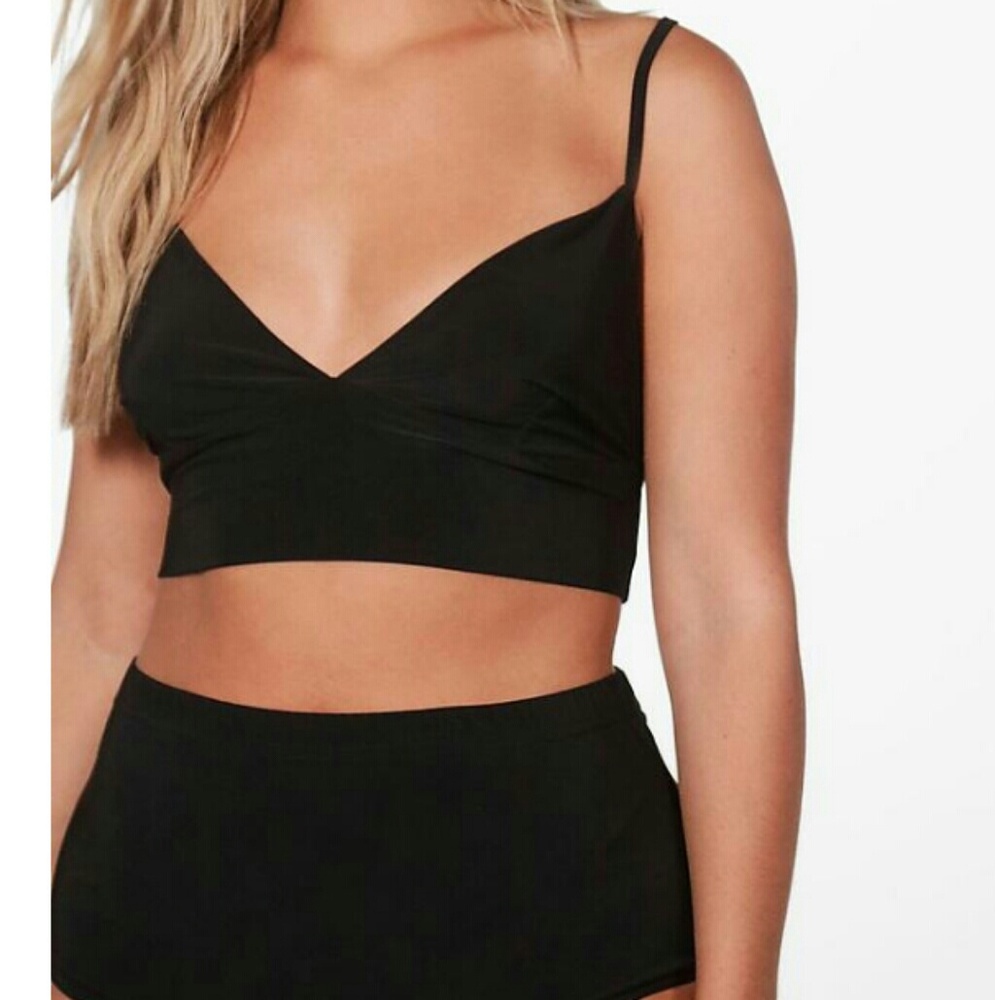 Boohoo Eve Triangle Bralet and Hot pant set